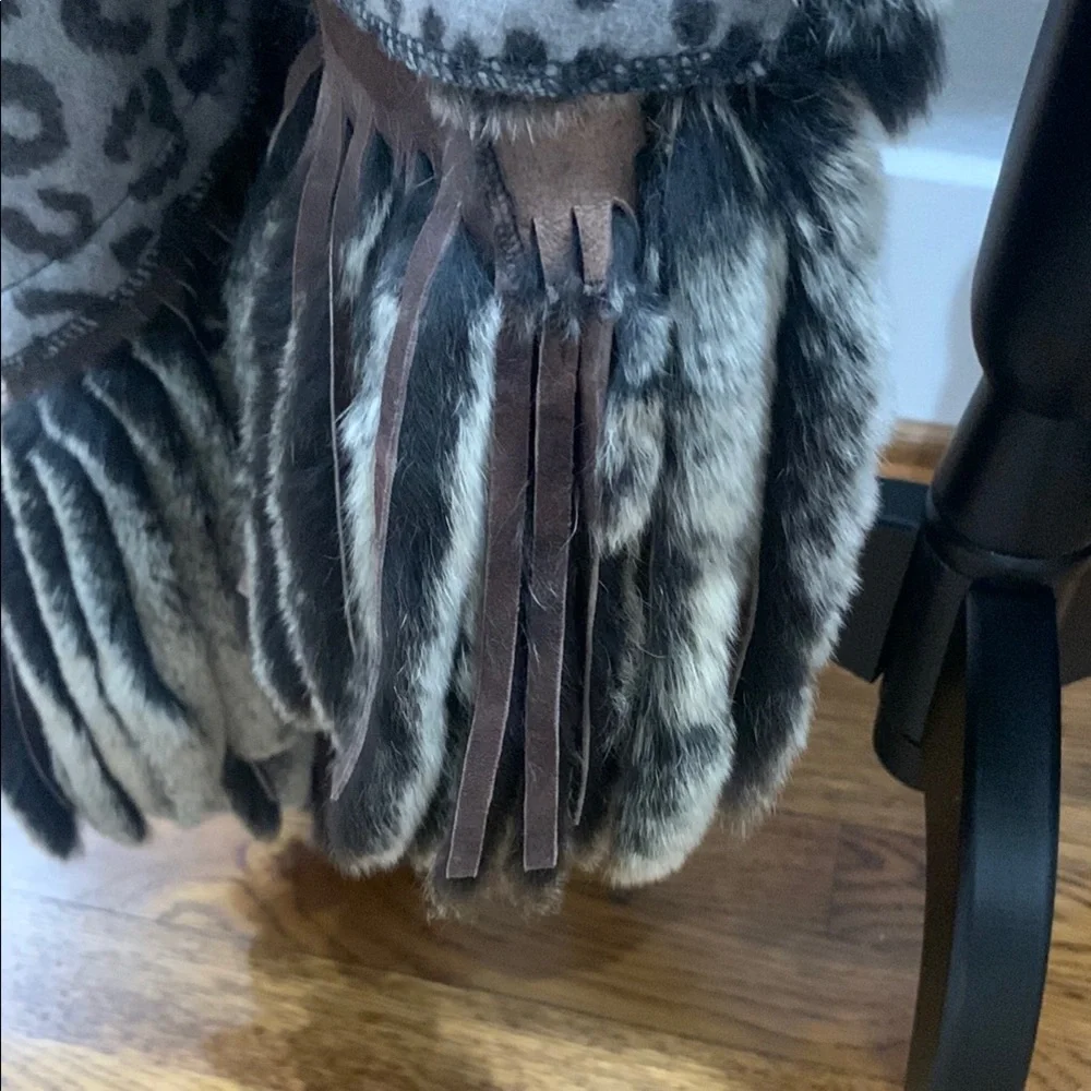 La Fiorentina cashmere and fur reversible wrap - Picture 4 of 7